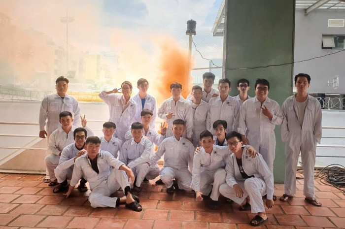 Nữ thuyền viên đầu tiên quyết xóa định kiến nghề đi biển