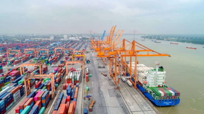 Hàng hóa qua cảng biển tăng mạnh trong tháng đầu năm 2021